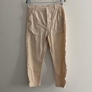 American Eagle Highest Rise 90s Boyfriend Cream Buttoned Fly Pants Size 8 Short